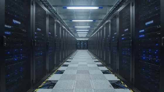 Ilustrasi lorong rak server di data center